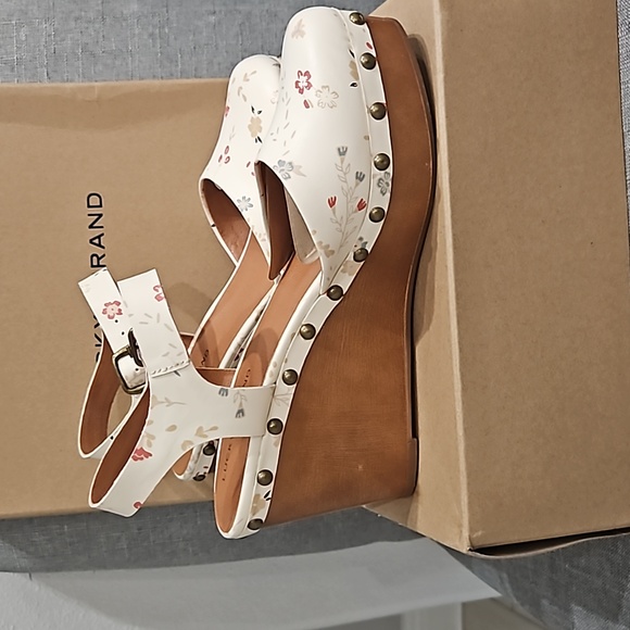 Lucky 🍀 Brand, Like New, women wedges 8 1/2. . - Picture 7 of 8